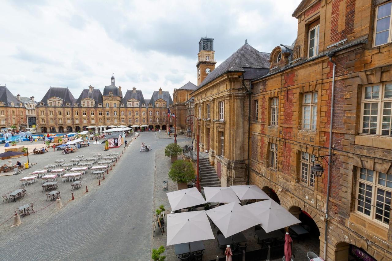 Charleville-Mezieres: Belle Vue Place Ducale Exterior foto
