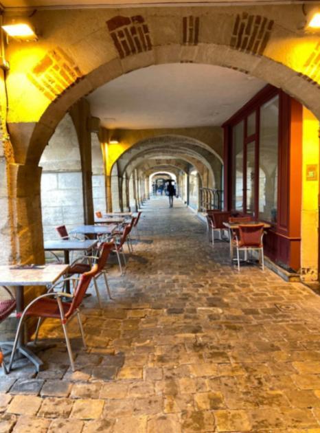 Charleville-Mezieres: Belle Vue Place Ducale Zimmer foto